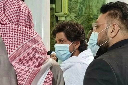  شاهرخ‌خان در مکه چه می‌کند؟