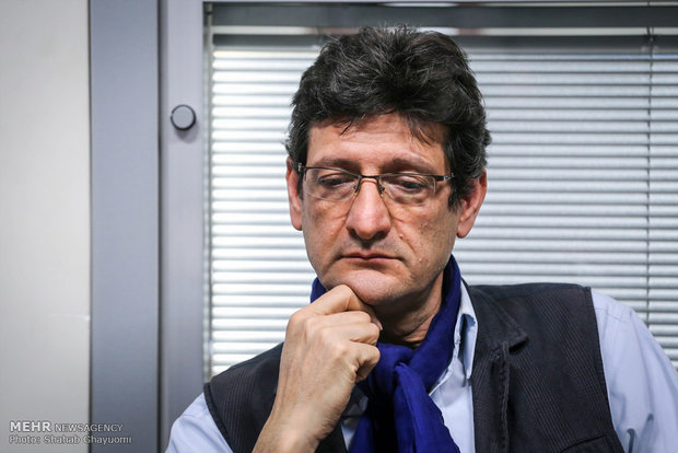 کاربااین کارگردان‌ها برایم جنگ اعصاب است/نمی‌توانم فقط بگویم چشم!