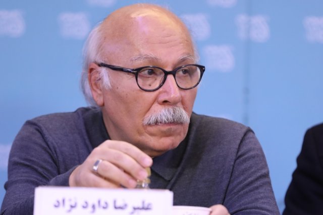 تاکید علیرضا داودنژاد بر تامین امنیت تولیدکننده داخلی آثار هنری و رسانهای تاکید علیرضا داودنژاد بر تامین امنیت تولیدکننده داخلی آثار هنری و رسانهای