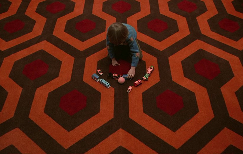 ۵ فرش مهم و محبوب در سینما؛ از فیلم «درخشش» تا انیمیشن «علاء‌الدین»