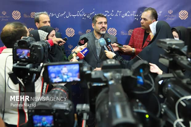 چالشها و نگرانیهای هنرمندان و وعدههای وزیر/ گفتگو محقق میشود؟ چالشها و نگرانیهای هنرمندان و وعدههای وزیر/ گفتگو محقق میشود؟