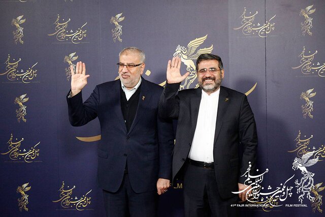 اکران اختصاصی برای وزیر نفت/ کارگران جایی در کنار وزیر نداشتند! اکران اختصاصی برای وزیر نفت/ کارگران جایی در کنار وزیر نداشتند!
