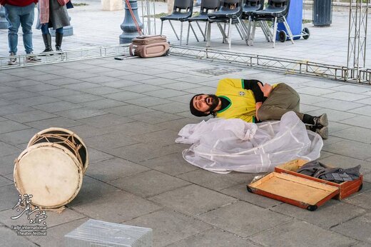 متن قصه‌محور، دیالوگ‌های آهنگین و وجود شخصیتی از دل مردم دلیل انتخاب نمایشنامه بود