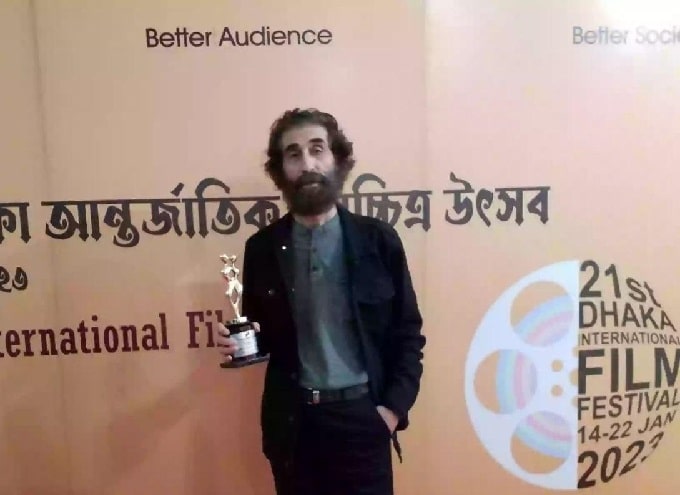 انتقاد «علی قوی‌تن» از بی‌توجهی رسانه‌ها به دریافت جایزه بهترین کارگردانی جشنواره داکا