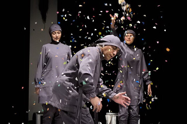  نمایش «همه چیز می‌گذرد، تو نمی‌گذری» نقد می‌شود