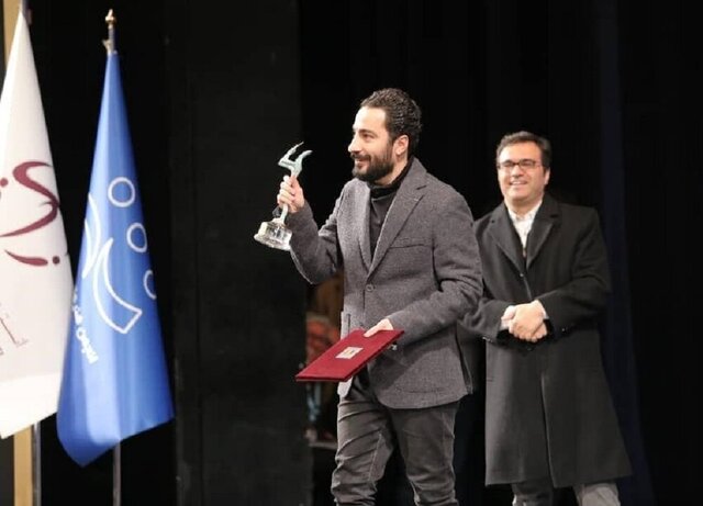 نوید محمدزاده ، ماجرای یک پیرزن و یک جایزه