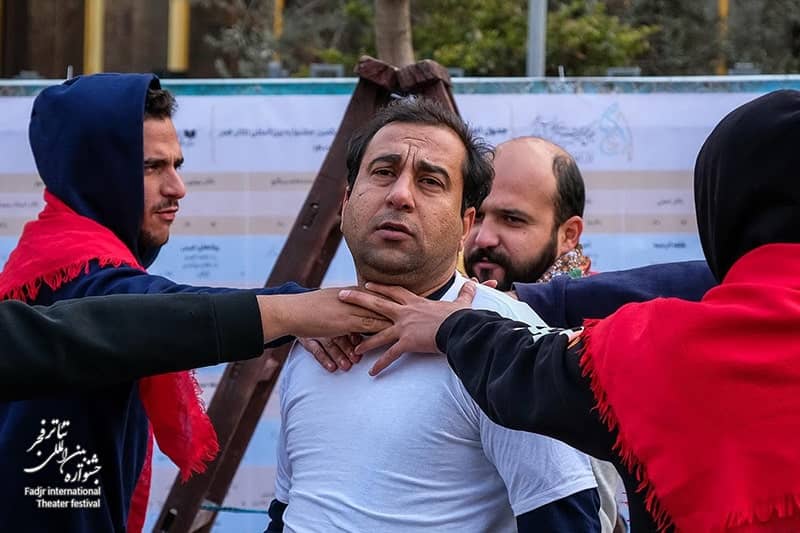 گزارش تصویری- تئاتر خیابانی «دردسرهای یک موجود موذی» به کارگردانی مهسا دهقانی/ جشنواره تئاتر فجر