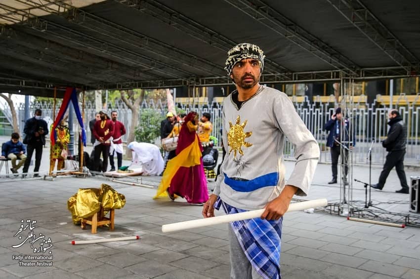 گزارش تصویری نمایش‌های جشنواره تئاتر فجر- تئاتر خیابانی «شوشی و انگشتر» به کارگردانی حسن سبحانی مینابی
