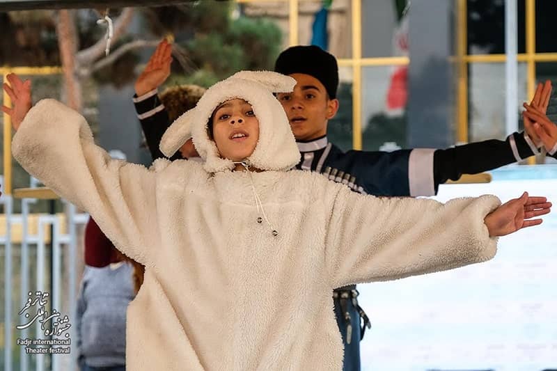 گزارش تصویری- تئاتر خیابانی «مام» به کارگردانی مهدی صالح یار-/ جشنواره تئاتر فجر