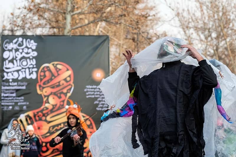 گزارش تصویری-  تئاتر خیابانی «گسار» به کارگردانی فرامرزغلامیان و عباس منظری/ جشنواره تئاتر فجر