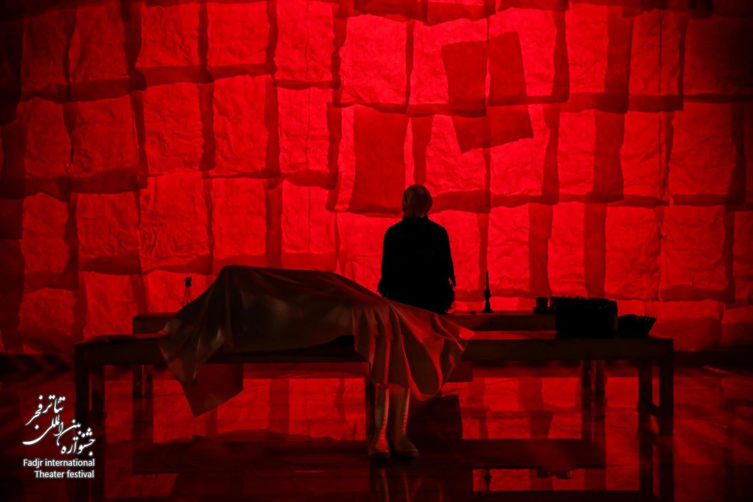 گزارش تصویری نمایش‌های جشنواره تئاتر فجر- پیله های خیس به کارگردانی فائزه نوآبادی