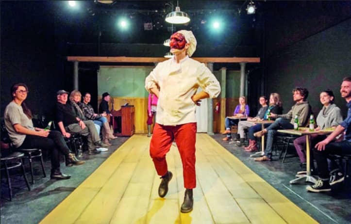 نقدی بر مقایسه نازلِ‌ تماشای نمایش و خوردنِ پیتزا! / فریب‌خوردگانِ ترکیبِ «فر+هنگ» 