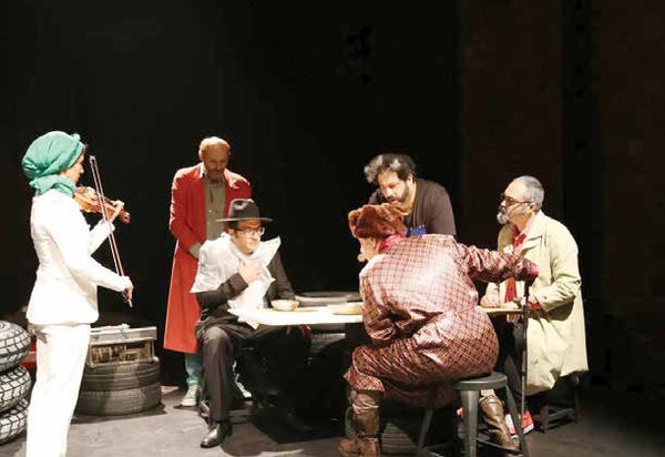  آنچه تماشای سه نمایش این شب‌های تهران به رخ می‌کشد؛ آسمان تئاتر هم برفی است 