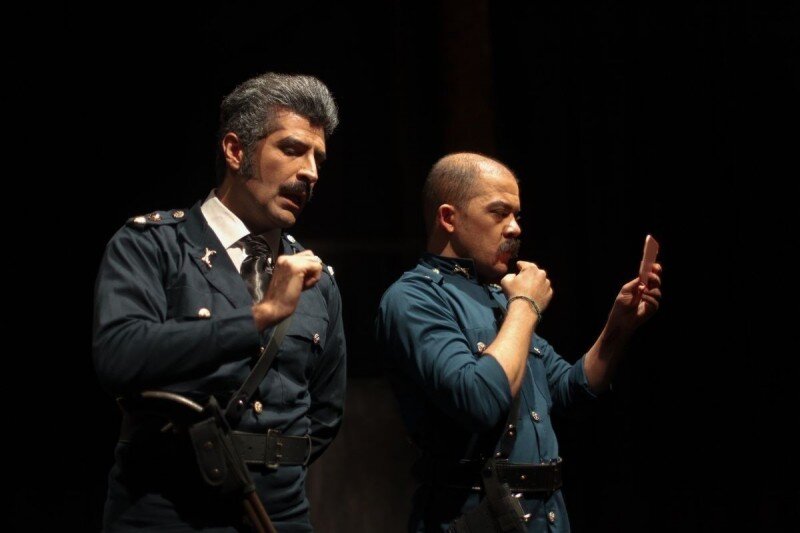 تماشاگرانی که برای اعتراض نمایش را خراب می‌کنند