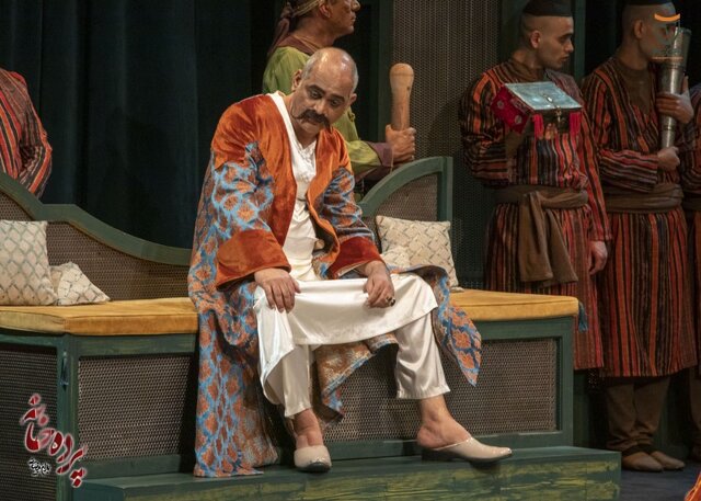  چرا بازیگر نمایش گلاب آدینه عوض شد؟