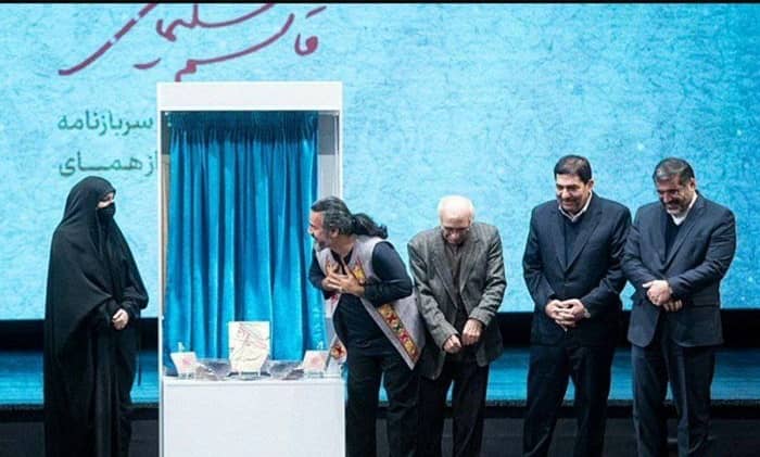 کنایه روزنامه اصولگرا به پرواز همای؛ خودکشی کردی و کسی رنگ عوض کردنت را باور نمیکند  کنایه روزنامه اصولگرا به پرواز همای؛ خودکشی کردی و کسی رنگ عوض کردنت را باور نمیکند