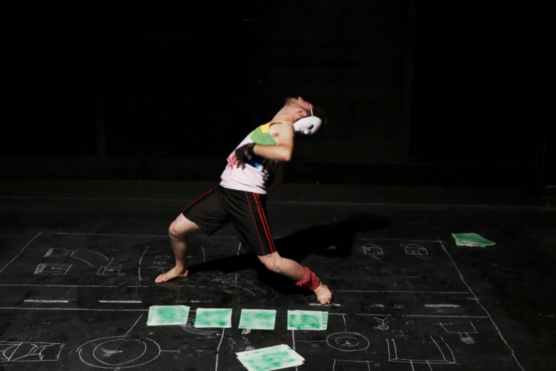 گزارش تصویری نمایش توریست به کارگردانی ابوالفضل ‌کریم ‌زاده ‌نائینی