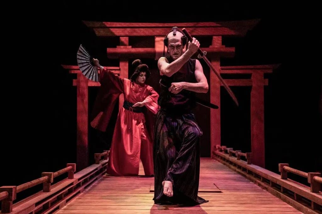 اینفوگرافیک- در سال بد تئاتر، چه نمایش‌هایی پرفروش بودند؟