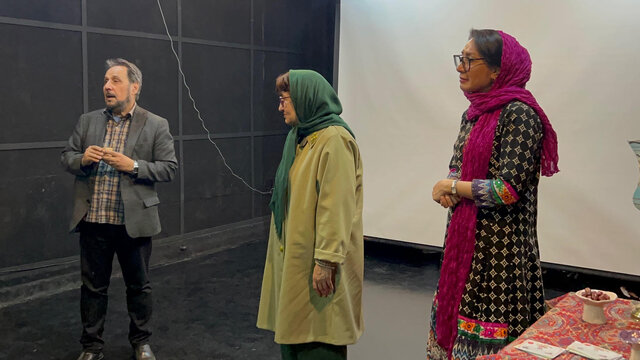  کارت عضویت افتخاری عروسکی‌ها برای مرضیه برومند و مجید قناد