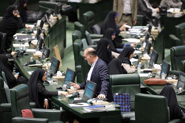 تکلیف مجلس به صدا و سیما برای ارائه آیین‌نامه رسیدگی به تخلفات سکوها انتشار صوت و تصویر لغو شد