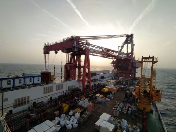  روایتی از تلاش کارکنان سکوهای گازی پارس جنوبی در «زندگی روی آب» 