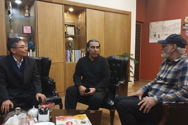 قدردانی مهمان ژاپنی کارگاه نمایش از اجرای یک تئاترعروسکی 