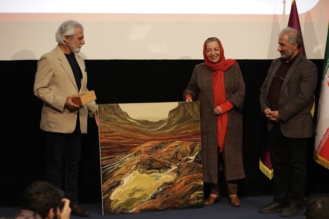 شوخیهای عروسکی با «مرضیه برومند» در مراسم مدیرعاملیاش  شوخیهای عروسکی با «مرضیه برومند» در مراسم مدیرعاملیاش