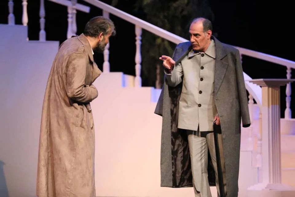 گزارش تصویری- نمایش «دکتر نون زنش را بیشتر از مصدق دوست دارد» به کارگردانی هادی مرزبان