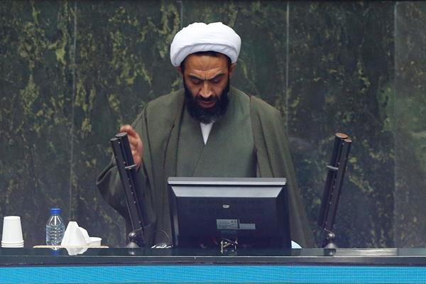 درخواست نماینده خمینی شهر از رئیس جمهور و قوه قضائیه برای رسیدگی به بیانیه اعتراضی سینماگران