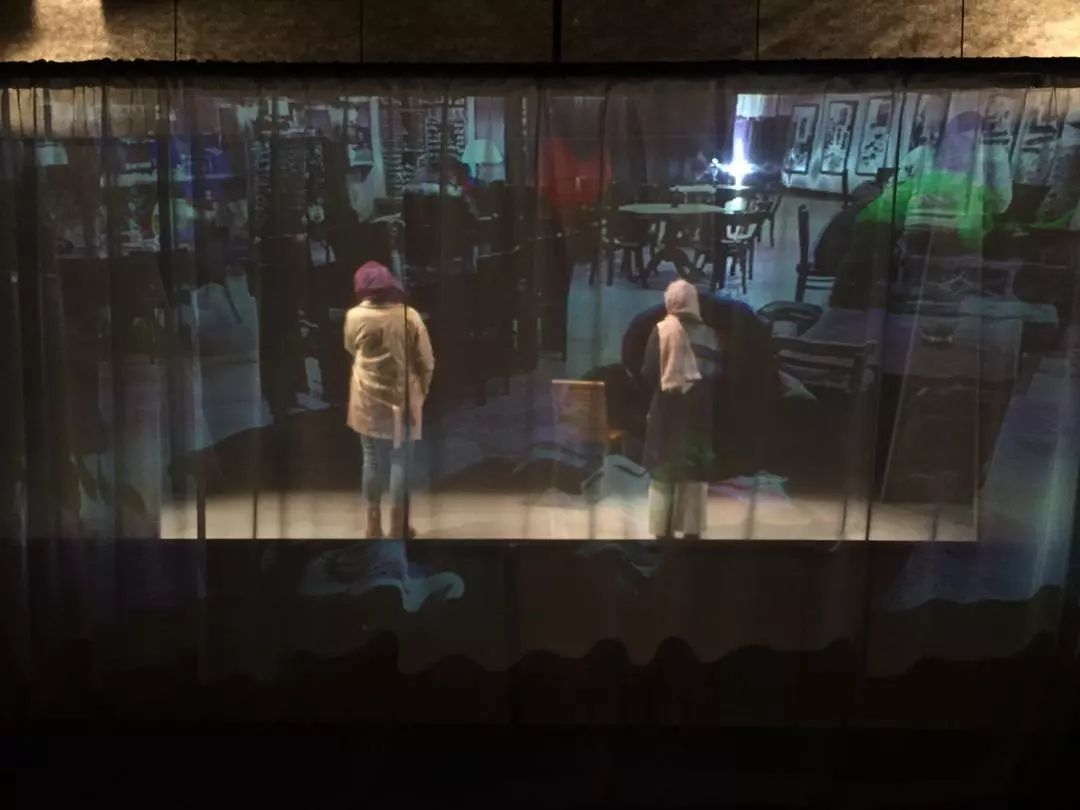 درباره نمایش «خماری» به نویسندگی و کارگردانی امین بهروزی/ تک‌گویی‌های یک روانشناس تعلیق‌شده 