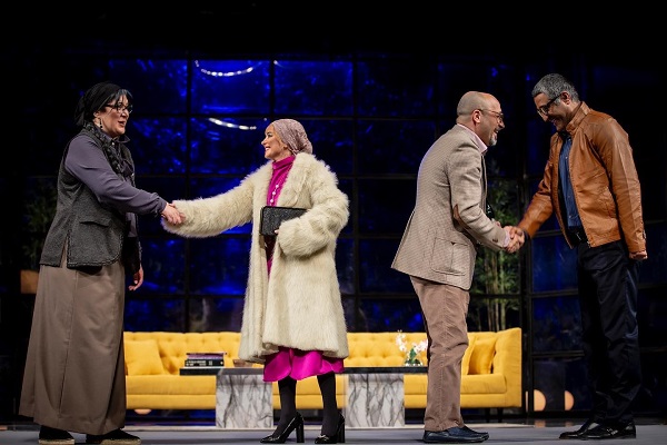 نگاهی به نمایش «آن سوی آینه»/ حیرت و دیگر هیچ