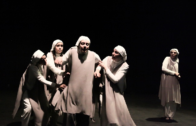 روایت سرلک از نمایش «دیدار کاملا اتفاقی» | پنج شخصیت و پنج نماد از دغدغه‌های اجتماعی 