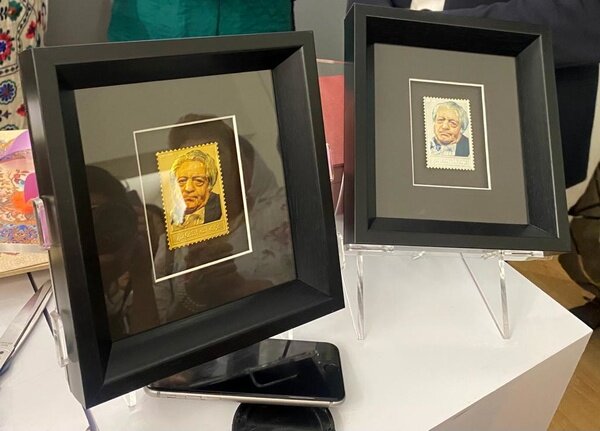 رونمایی از تمبر طلا و نقره پرتره عزت الله انتظامی 