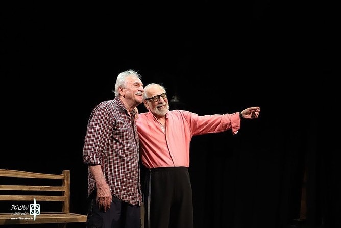 گزارش تصویری- نمایش «در گوش سالمم زمزمه کن» بر اساس کارگردانی زند یاد جعفر والی