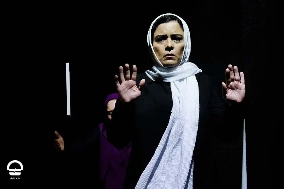 گزارش تصویری- نمایش «یه روز دیگه»» به کارگردانی نادیا فرجی 