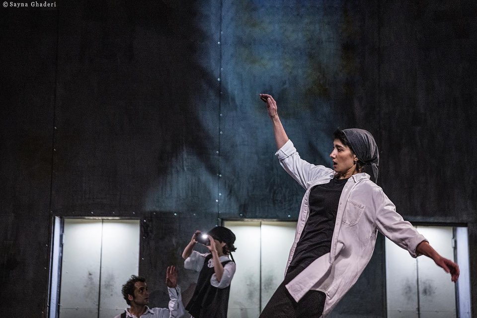 گزارش تصویری- نمایش «درس بی پایان‌» به کارگردانی میلاد نیک آبادی