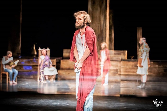 نقدی بر نمایش «شام آخر» به کارگردانی مسعود دلخواه و نگاهی به امر روزمره در ایران/ عیسی ناصری، عیسی تهرانی نقدی بر نمایش «شام آخر» به کارگردانی مسعود دلخواه و نگاهی به امر روزمره در ایران/ عیسی ناصری، عیسی تهرانی