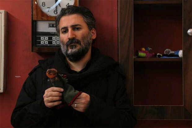 سرقت خفت‌گیرها از وحید آقاپور/ بازیگر نمایش «باغ» چاقو خورد