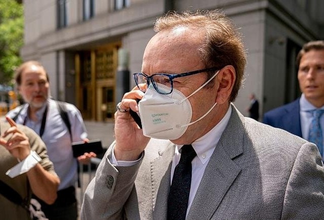 محاکمه بازیگر مشهور به اتهام آزار و تعرض