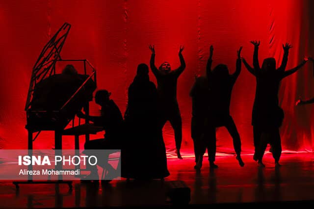  تئاتر به گل نشسته برازجان؛ 