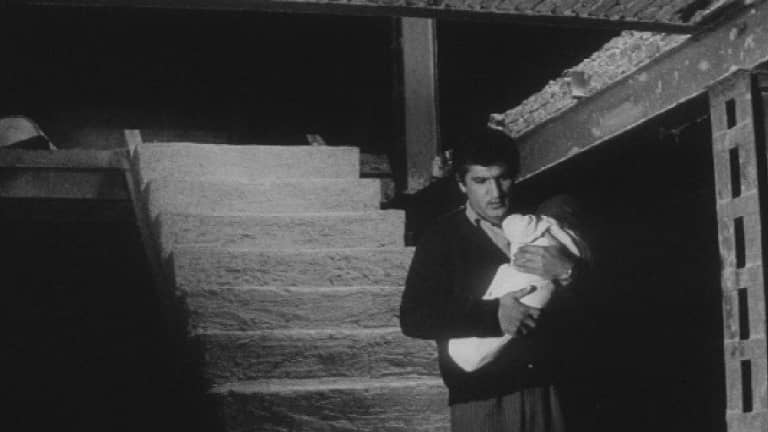  نگاهی به خشت و آینه گلستان و شخصیت تاجی / زنی امیدوار در شهر غروب‌زده 