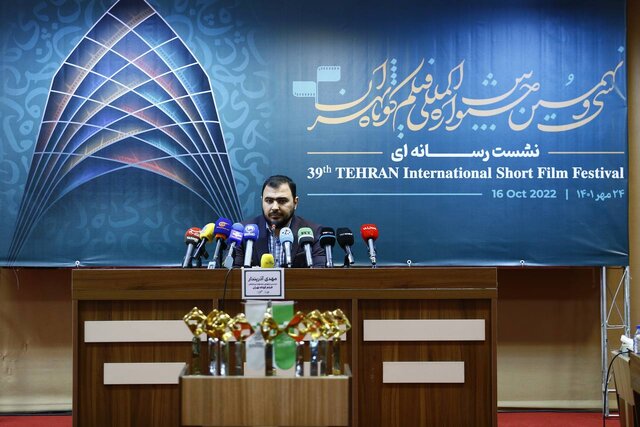 زیر بار تعطیلی نمی‌رویم