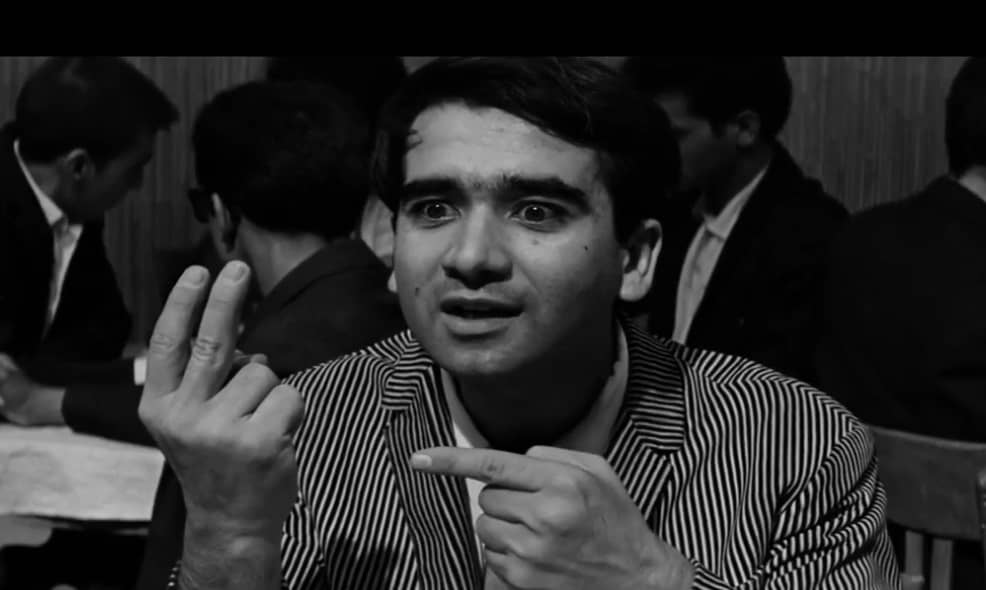 پرویز فنی زاده در سکانسی از فیلم «خشت و آینه» ساخته ابراهیم گلستان پرویز فنی زاده در سکانسی از فیلم «خشت و آینه» ساخته ابراهیم گلستان