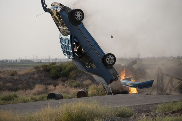  تصویری از چپ کردن خودرو بدون بدلکار با ثبت رکوردی جهانی