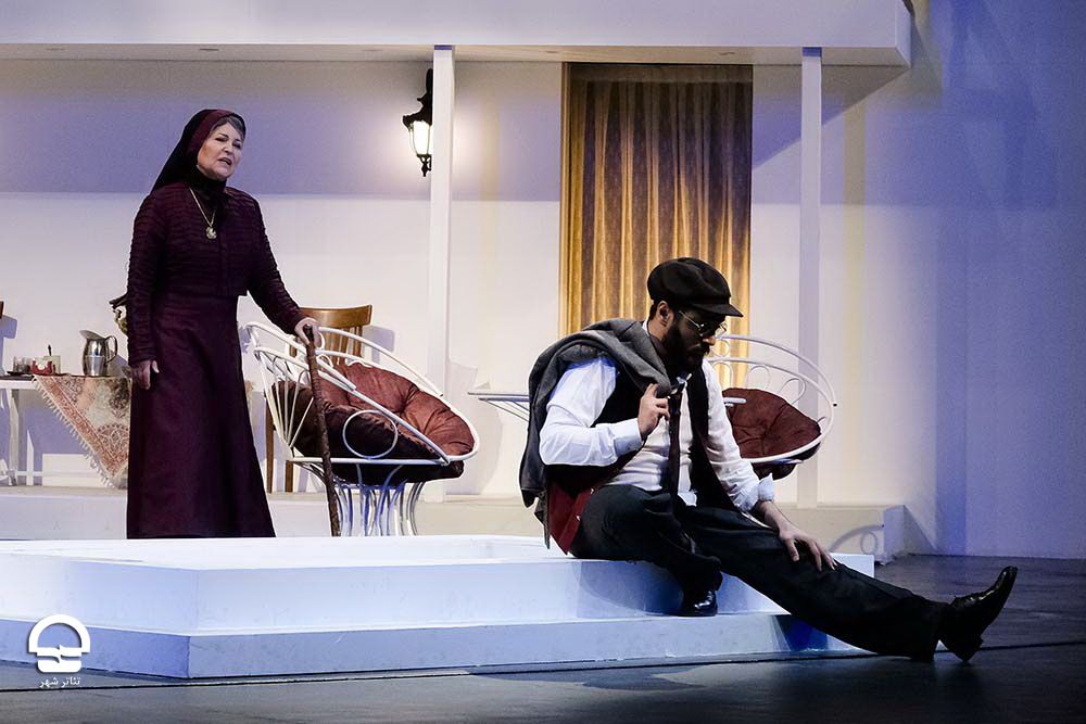 تاملی بر ماجرای شکایت تهیه‌کننده نمایش «پروین» از کارگردان/  مسوولیت نپذیرفتن مدیرکل و کمای مصنوعی «خانه تئاتر»