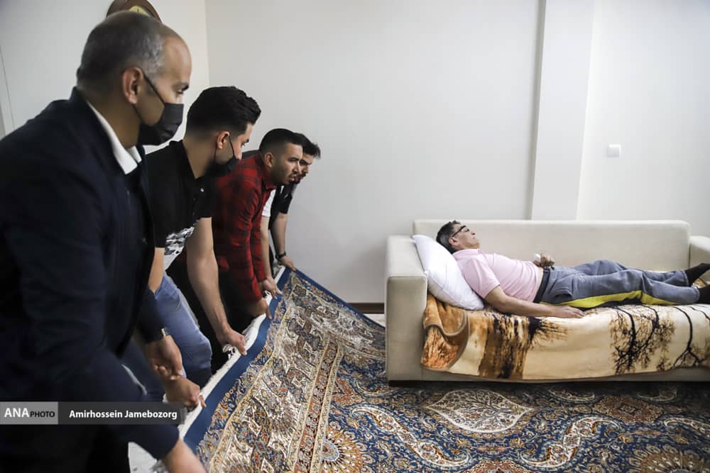 عکس- انتقال رضا رویگری به خانه جدید