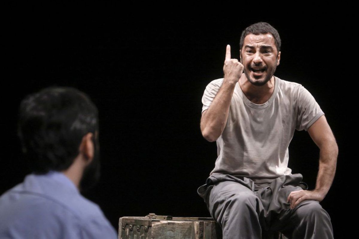 نوید محمدزاده از نمایش «گیاه خوار» انصراف داد 