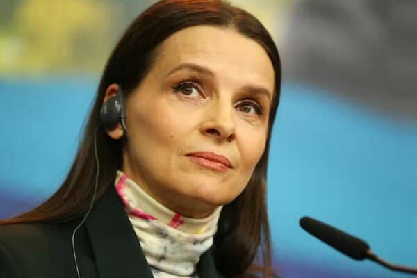 ژولیت بینوش جایزه سن سباستین را دریافت می‌کند