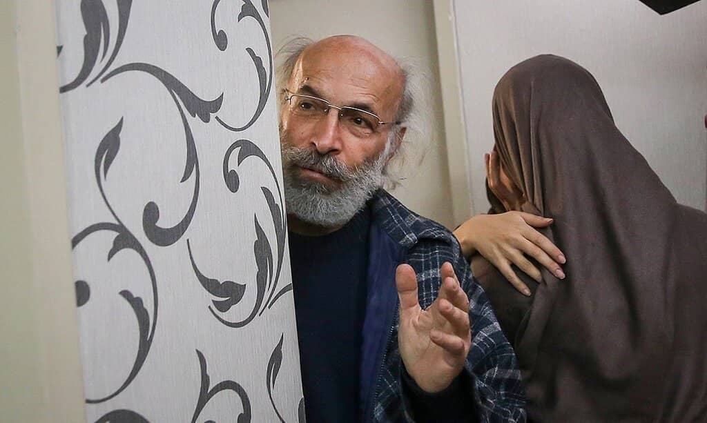 کیانوش عیاری چگونه کارگردانی می کند؟ | ویدئویی از پشت صحنه سریال ۸۷ متر کیانوش عیاری چگونه کارگردانی می کند؟ | ویدئویی از پشت صحنه سریال ۸۷ متر