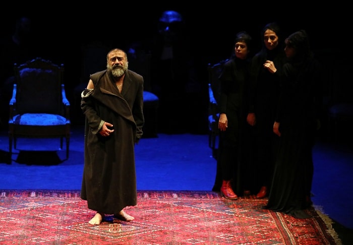 یادداشت فرزان سجودی برای نمایش «سگها و استخوانهای مادرم»/ همه کسانی که دوستشان میداشتم مردهاند یادداشت فرزان سجودی برای نمایش «سگها و استخوانهای مادرم»/ همه کسانی که دوستشان میداشتم مردهاند